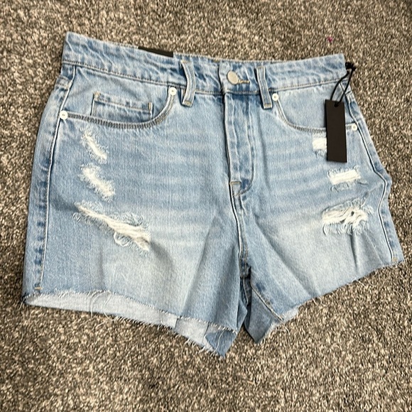 NWT Blank NYC distressed denim short. Size 28. Waist flat 15”. Rise 10.5”. - Picture 1 of 5